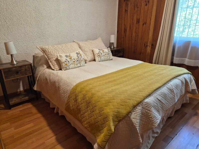 cabaña con dos dormitorios matrimoniales en pucon- dormitorio dos