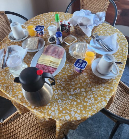 Desayuno hotel kernayel